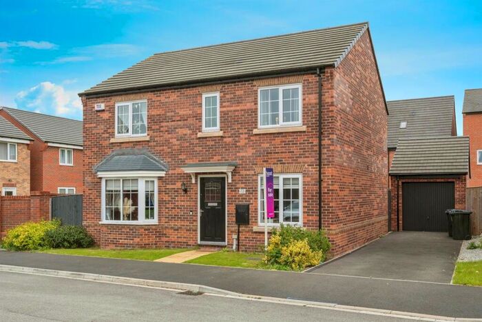 4 Bedroom Detached House For Sale In Heatherfields Crescent, New Rossington, Doncaster, DN11