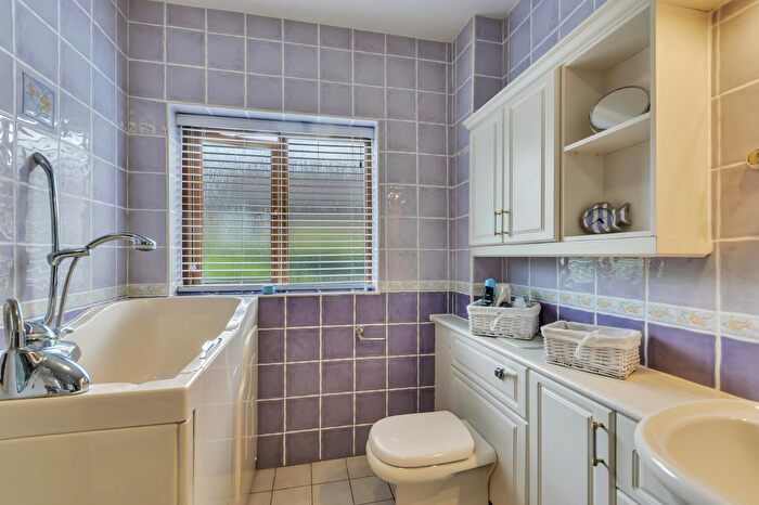 3 Bedroom Bungalow For Sale In Llwyn Y Garth, Llanfyllin, SY22 - Photo 9