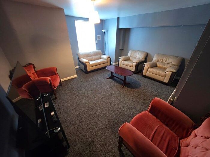 6 Bedroom Property To Rent In Brudenell Mount, Hyde Park, Leeds, LS6