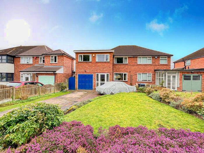 4 Bedroom SemiDetached House For Sale In Mayland Drive, , Sutton