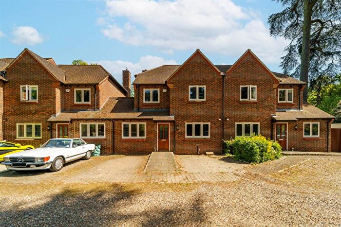 3 Bedroom Semi-Detached House For Sale In Main Drive, Iver, SL0