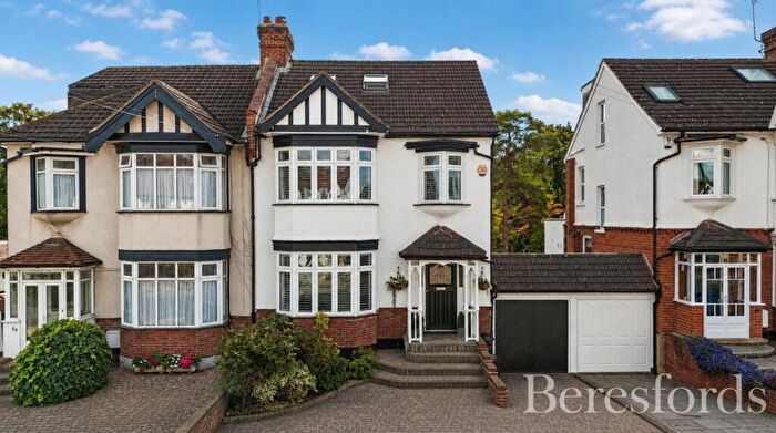 4 Bedroom Semi-Detached House For Sale In Deyncourt Gardens, Upminster, RM14