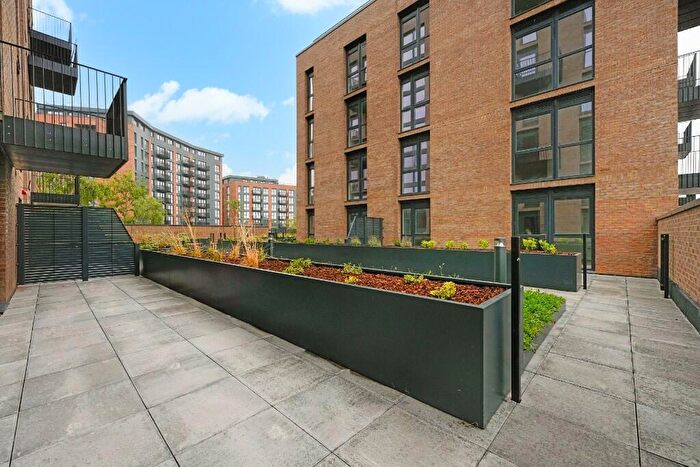 2 Bedroom Flat To Rent In Beacon Place, Milton Keynes, Buckinghamshire, MK2