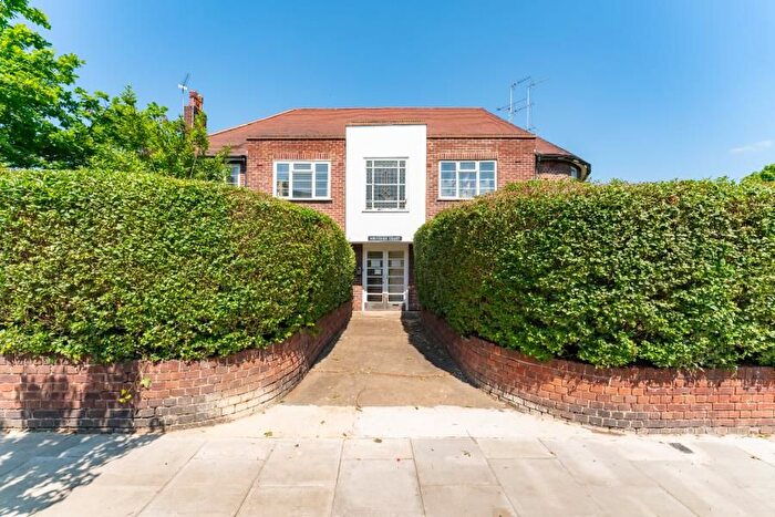 3 Bedroom Flat For Sale In Pitshanger Lane, W5