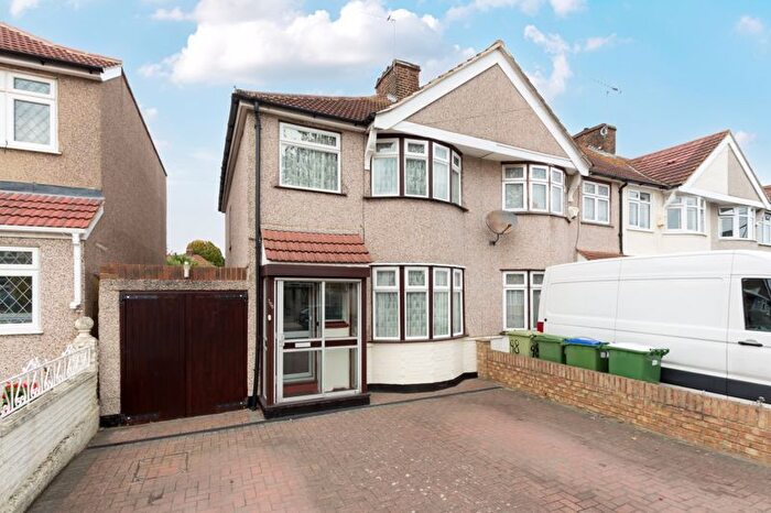 3 Bedroom End Terrace House For Sale In Montrose Avenue, Welling, DA16