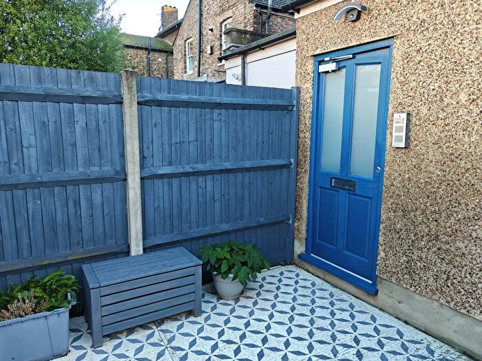 2 Bedroom Flat For Sale In Dagnall Park, London, SE25