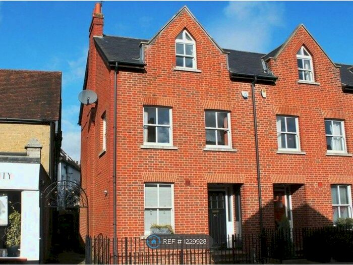 3 Bedroom End Of Terrace House To Rent In High Street, Westerham TN16