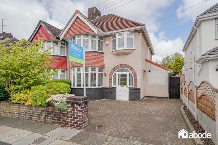 3 Bedroom Semi-Detached House For Sale In Storrsdale Road, Mossley Hill, Liverpool, L18