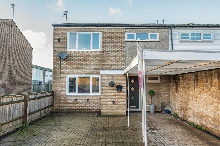 3 Bedroom End Of Terrace House For Sale In Hildas Court, Aylesbury, HP19