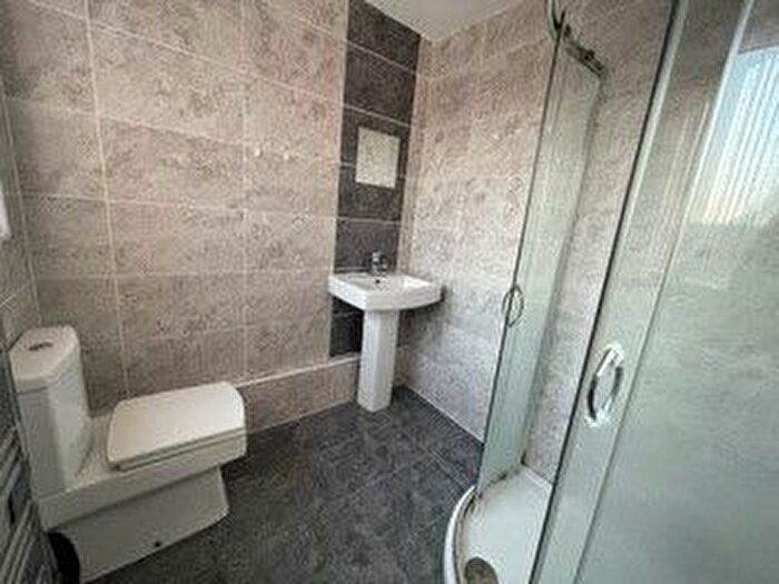 1 Bedroom Flat To Rent In Sholebroke Place, Leeds, LS7