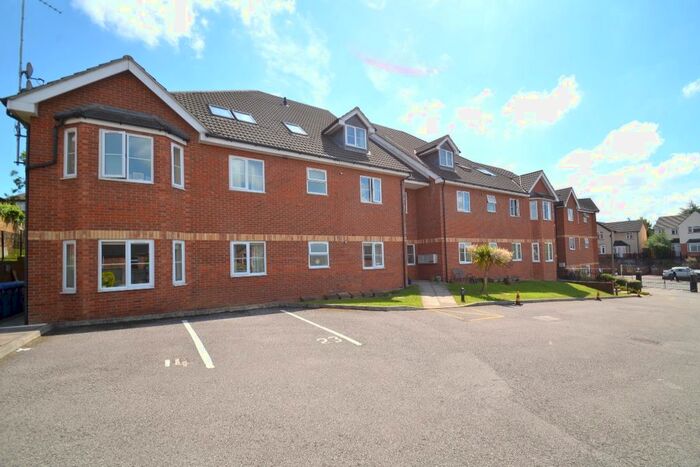 2 Bedroom Flat To Rent In Lower Street, Kettering, Northamptonshire, NN16