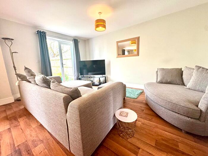 2 Bedroom Flat For Sale In Whitebridge Gardens, Thornbury, BS35