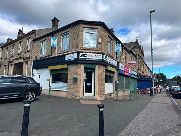 3 Bedroom Flat To Rent In Flat, Bradford Road, Hillhouse, Huddersfield, HD1
