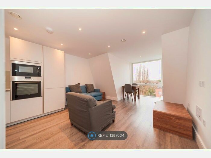 1 Bedroom Flat To Rent In Gaumont Place, London, SW2