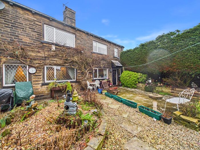 3 Bedroom Cottage For Sale In Whitehill Cottages, Halifax, HX2