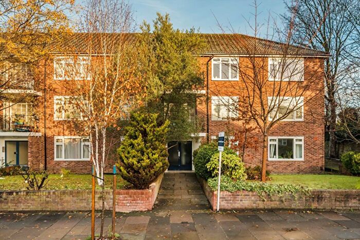 2 Bedroom Flat To Rent In Glebe Court, Ealing, W5