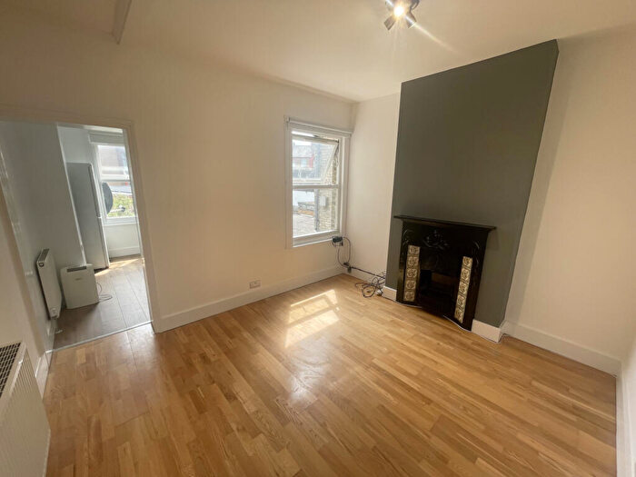 1 Bedroom Flat To Rent In Victoria Road, EN4