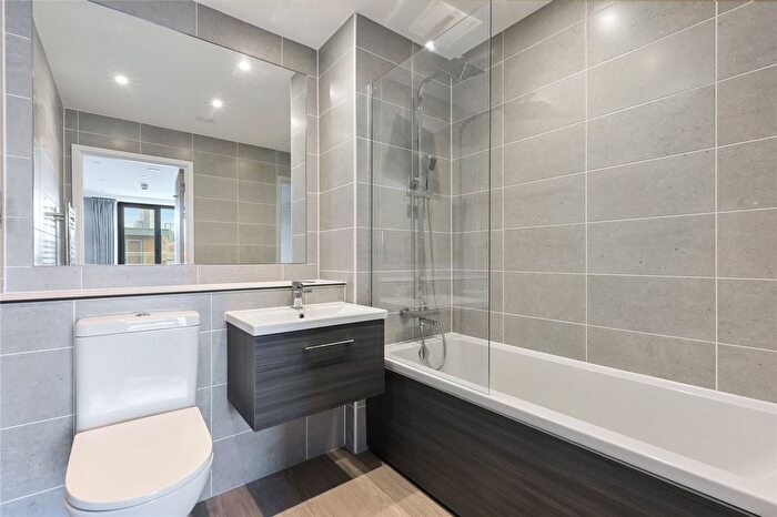 2 Bedroom Flat To Rent In Spinners Yard, Skinner Ln, LS7