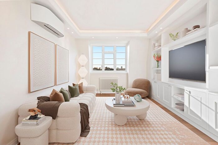 3 Bedroom Flat To Rent In Pembroke Road, Kensington, London, W8