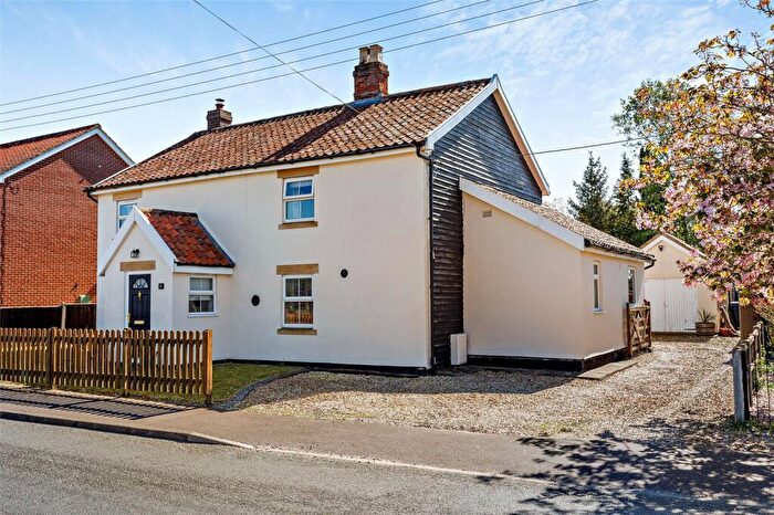 4 Bedroom Detached House For Sale In Hargham Road, Attleborough, Norfolk, NR17