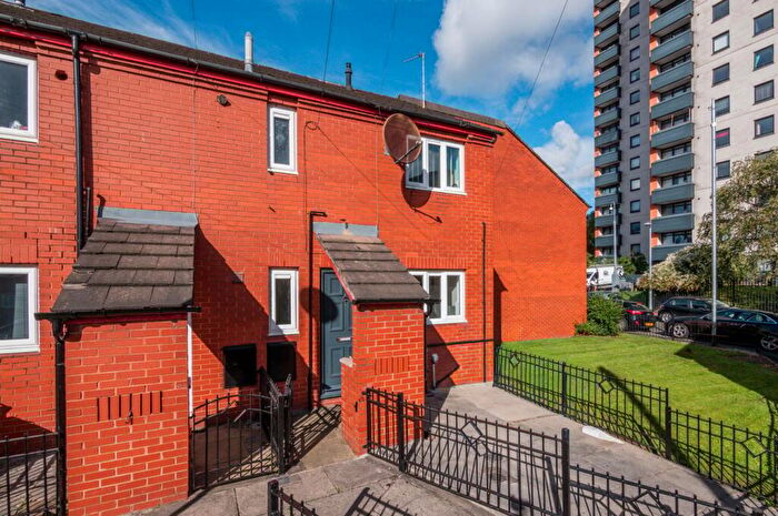 1 Bedroom Apartment For Sale In Pyramid Court, Salford, M7