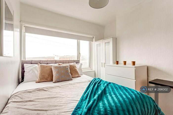 5 Bedroom Semi-Detached House To Rent In Bevendean Crescent, Brighton, BN2