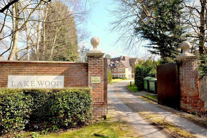 2 Bedroom Flat To Rent In Portsmouth Road, Esher, Surrey, KT10