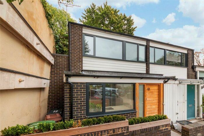 3 Bedroom House To Rent In Shepherds Close, N6