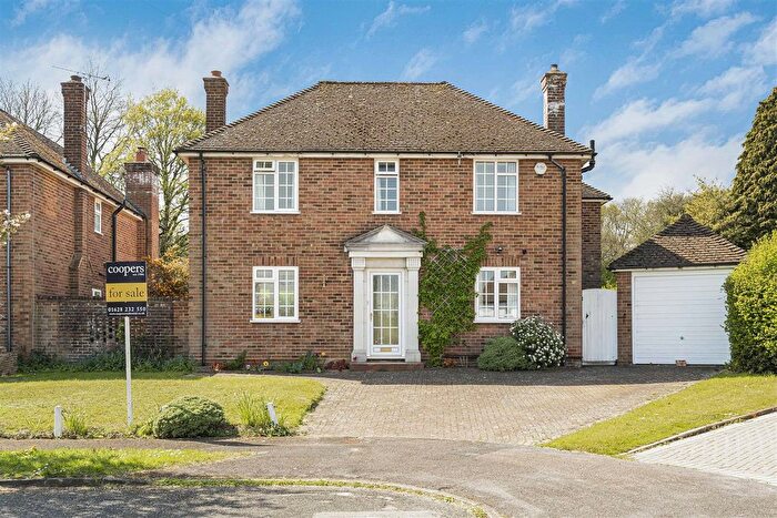 5 Bedroom Detached House For Sale In Walker Road, Maidenhead, SL6