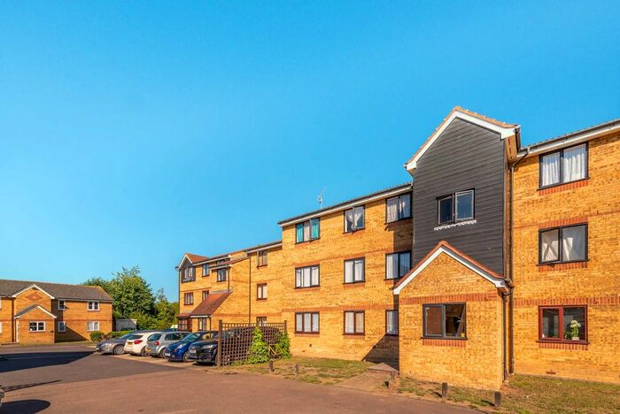 1 Bedroom Flat To Rent In Redford Close, Feltham, TW13