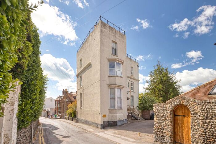 2 Bedroom Flat For Sale In Crow Hill, Broadstairs, Kent, CT10