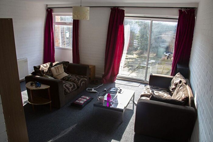 2 Bedroom Property To Rent In Weoley Park Road, Selly Oak, Birmingham, B29