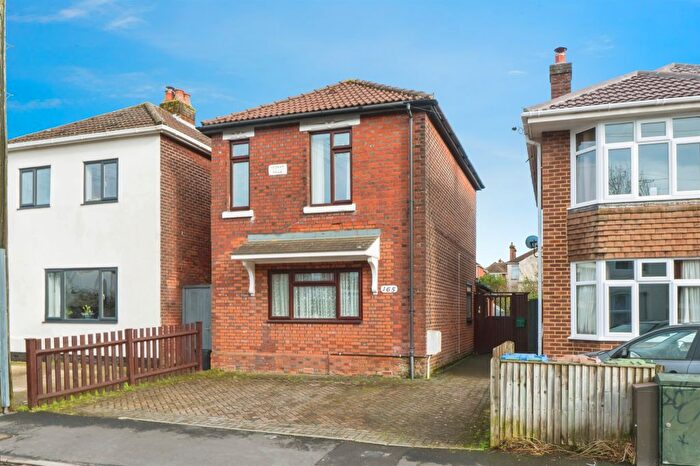 2 Bedroom Detached House For Sale In Manor Farm Road, Southampton, SO18