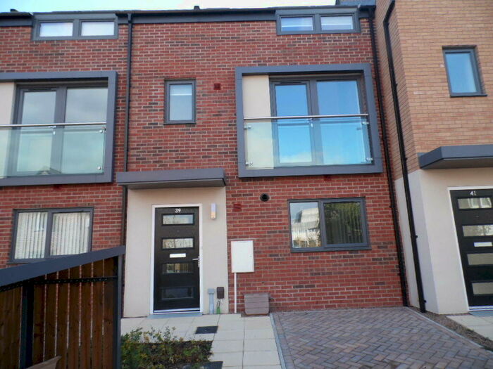 2 Bedroom House To Rent In Paddock View, Doncaster, DN1