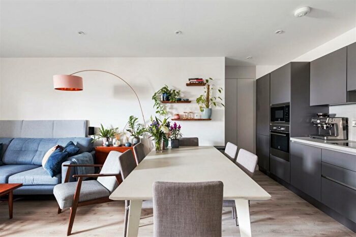 2 Bedroom Apartment For Sale In Shipbuilding Way, Upton Park, E13