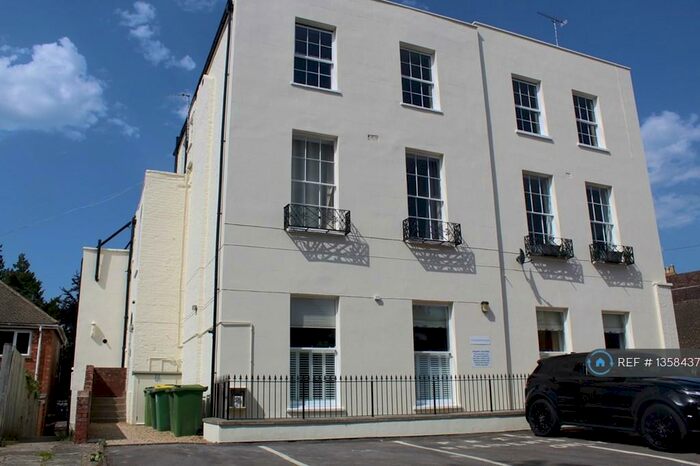 2 Bedroom Flat To Rent In High Street, Cheltenham, GL52