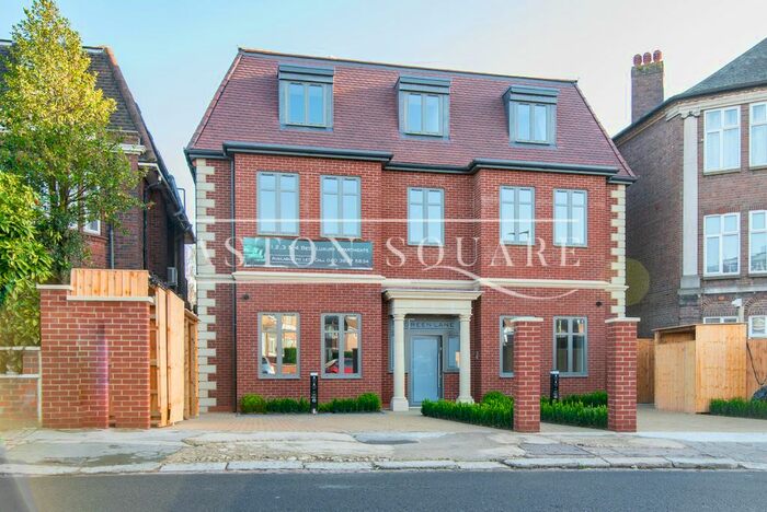 Garage / Parking To Rent In Green Lane, London, NW4