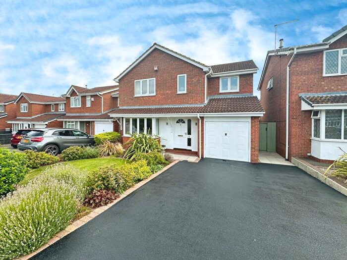 4 Bedroom Detached House For Sale In Bitham Court, Stretton, Burton-on-Trent, DE13