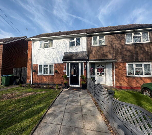 3 Bedroom Semi-Detached House To Rent In Henderson Walk, Tipton, DY4