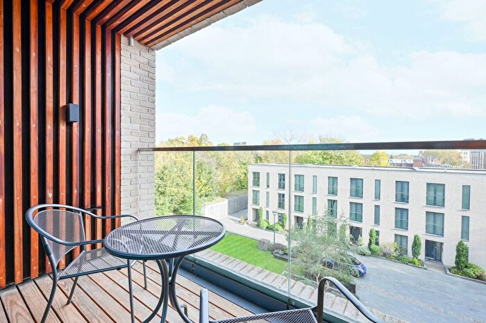 1 Bedroom Flat For Sale In Chiswick High Road, Chiswick, London, W4