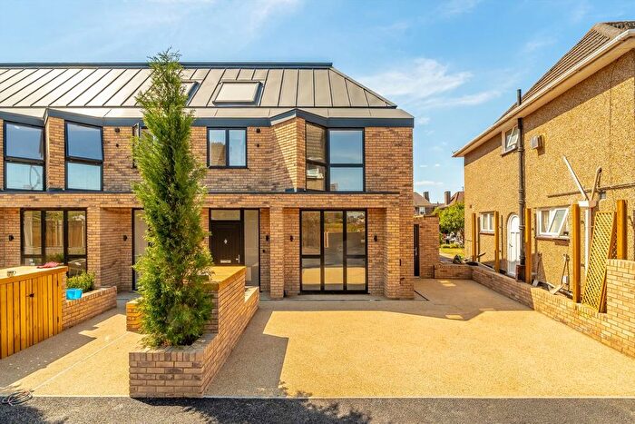 4 Bedroom Property To Rent In Winston Close, Raynes Park, SW20