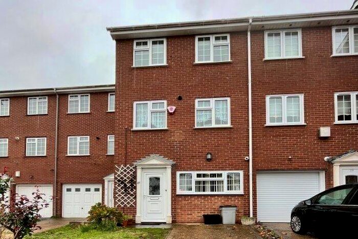1 Bedroom Flat To Rent In Hawkshead Close, Bromley, BR1