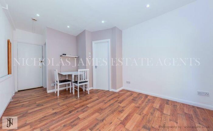 Flat To Rent In Fairbridge Road, Archway, London, N19