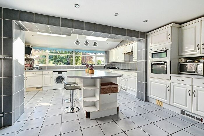 5 Bedroom Semi-detached House For Sale In Ashford, Surrey, TW15