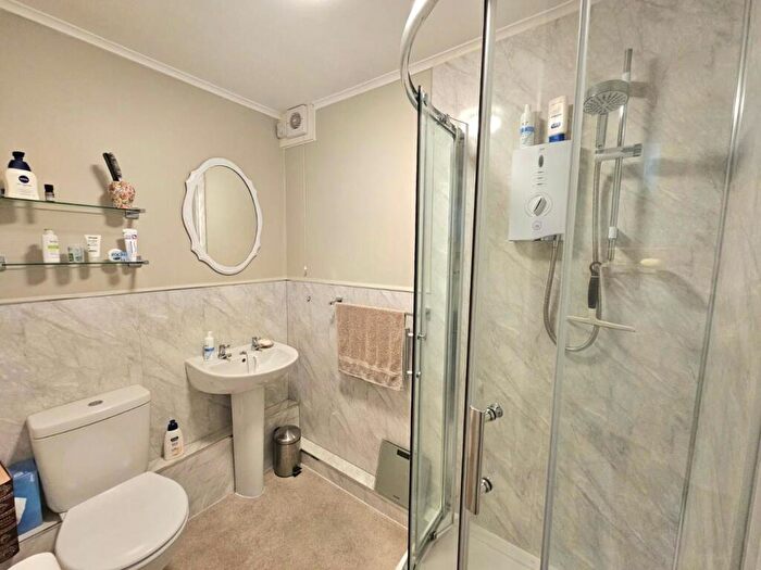 1 Bedroom Flat For Sale In Elm Lodge, Hopton Road, Cam, GL11