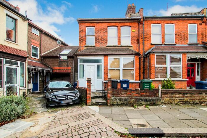 3 Bedroom Semi-Detached House To Rent In Parkview Crescent, Arnos Grove, N11
