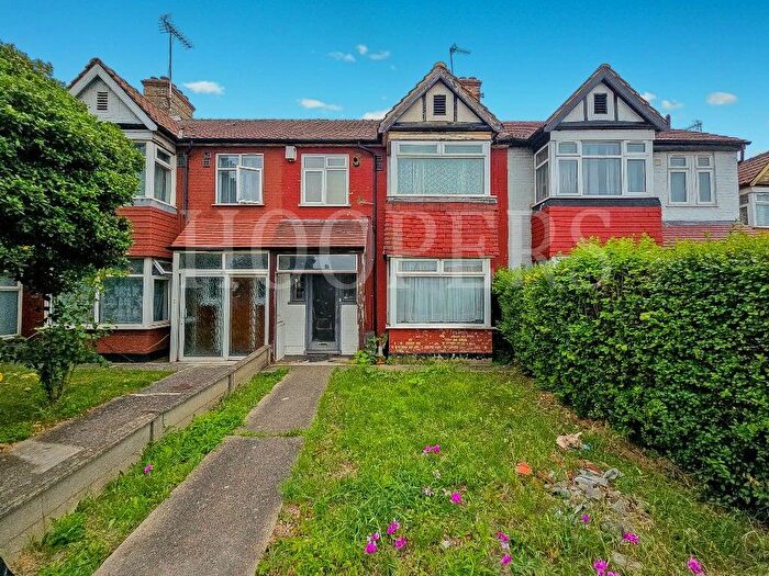 3 Bedroom Terraced House For Sale In North Circular Road, London, NW2