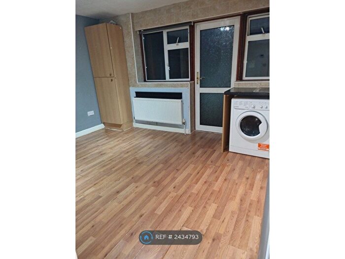 1 Bedroom Flat To Rent In Croombs Road, London, E16