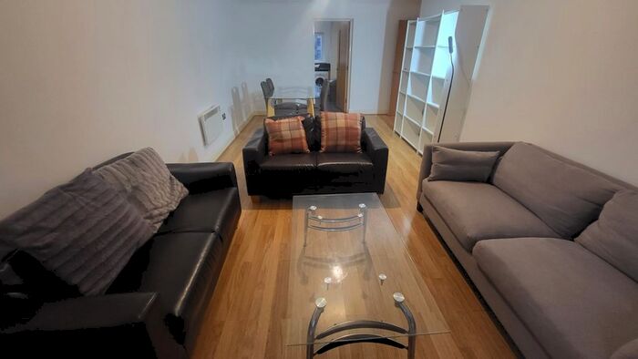 3 Bedroom Flat To Rent In Townsend Way, Birmingham, B1