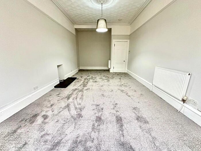 2 Bedroom Flat To Rent In Alexandra Parade, Dennistoun, Glasgow, G31